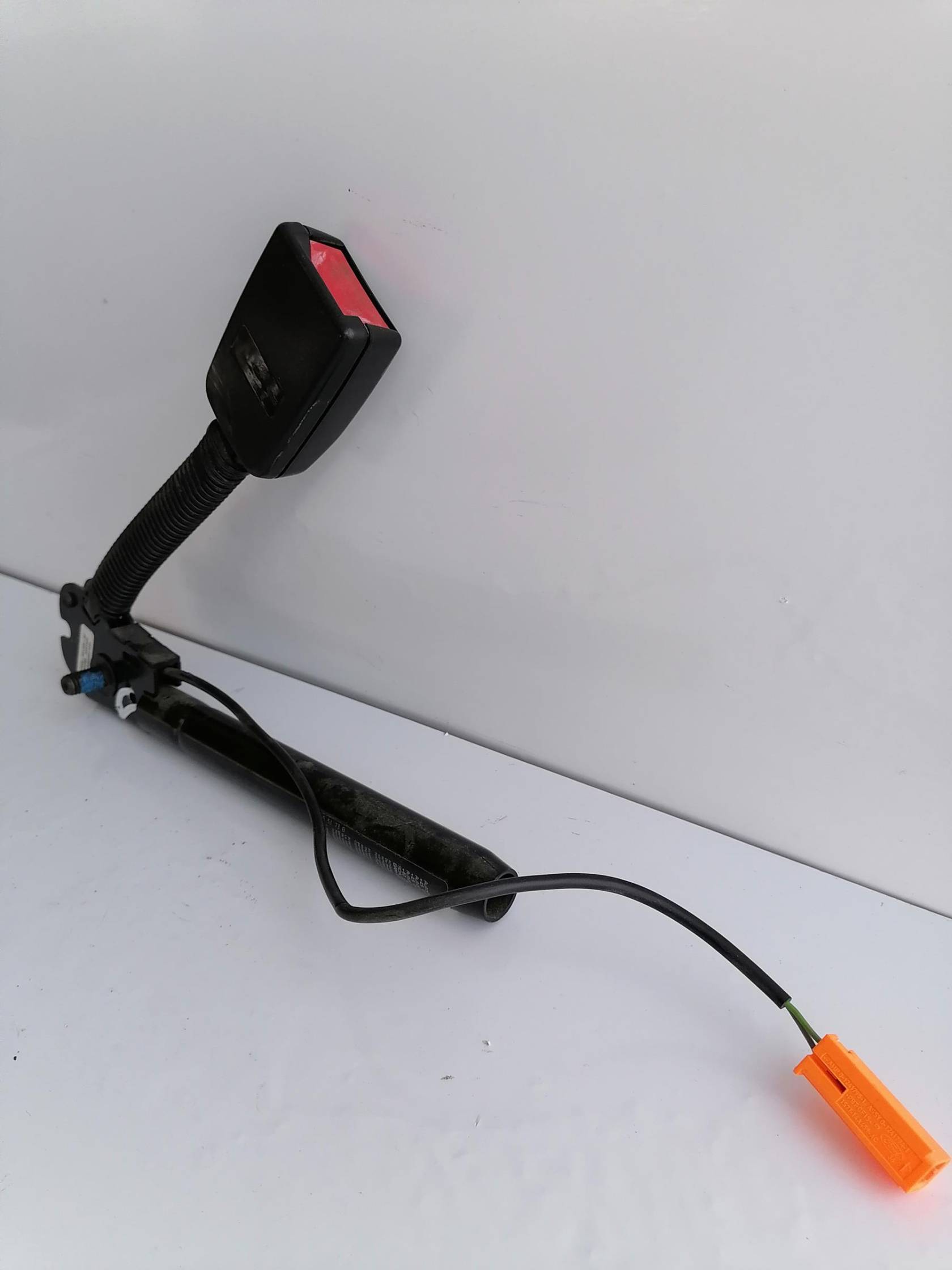 Aggancio cintura di sicurezza anteriore dx.